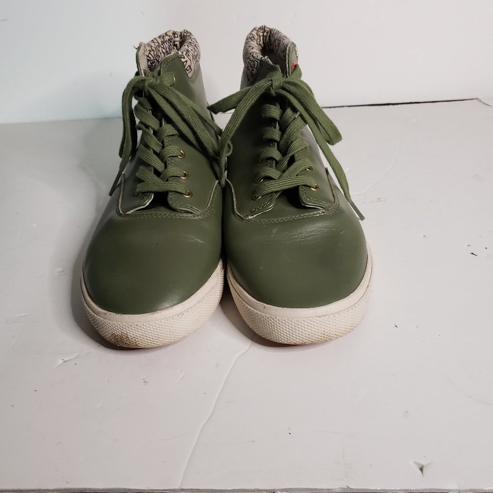 Bucketfeet Firestein A Mid Top Lace-Up Green Leather Sneaker Shoes Women Size 9